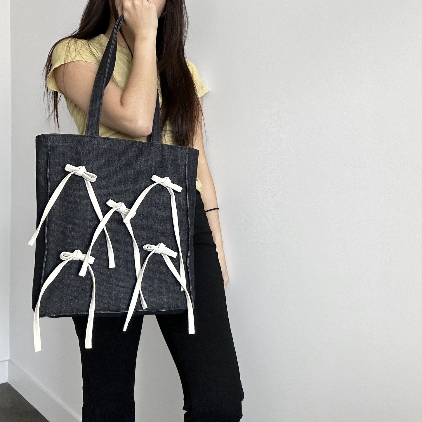 TOTE WITH CREAM BOWS