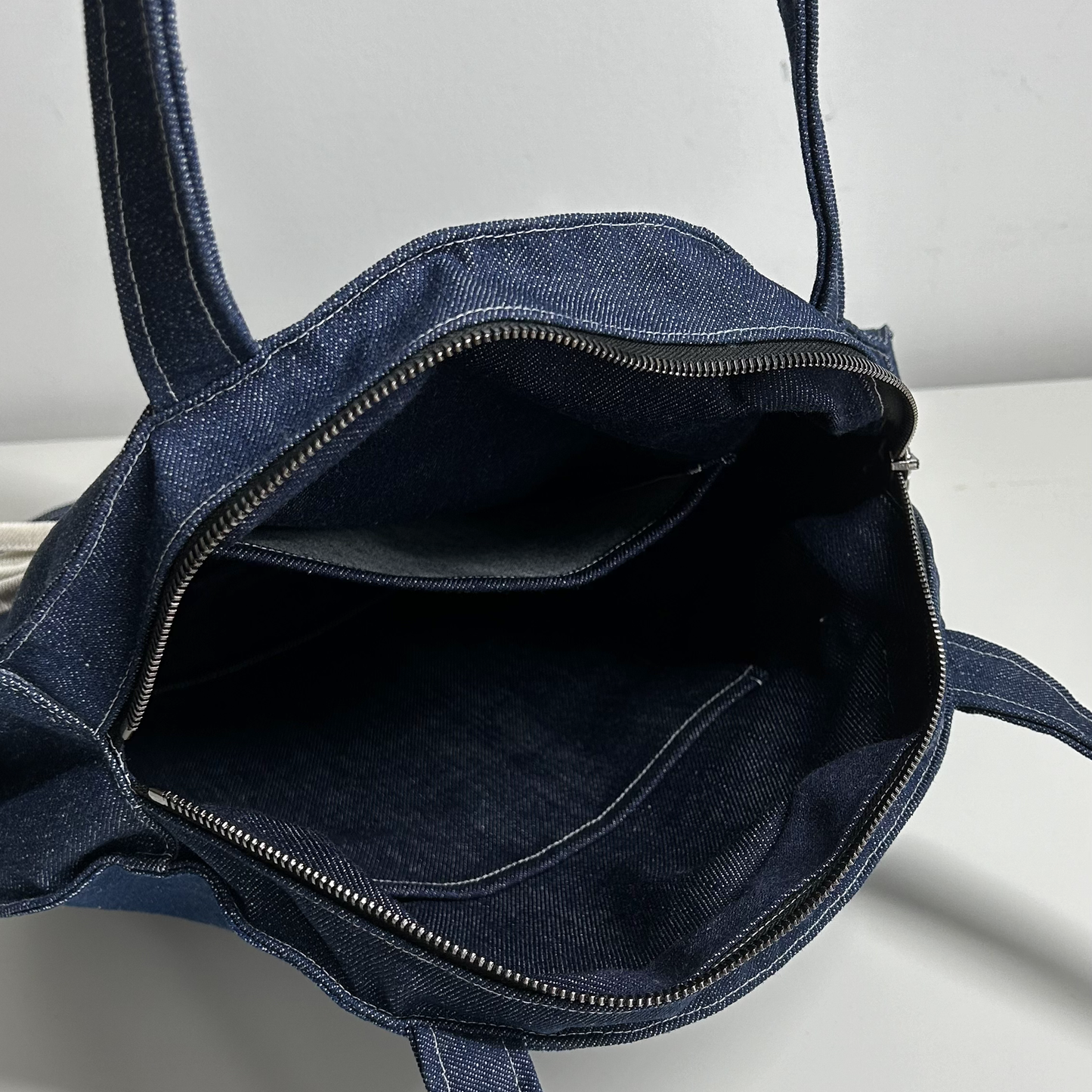 CIRCLE BAG WITH CREAM BOWS