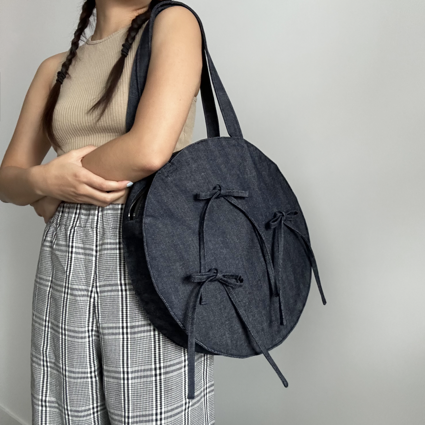 CIRCLE BAG WITH BOWS