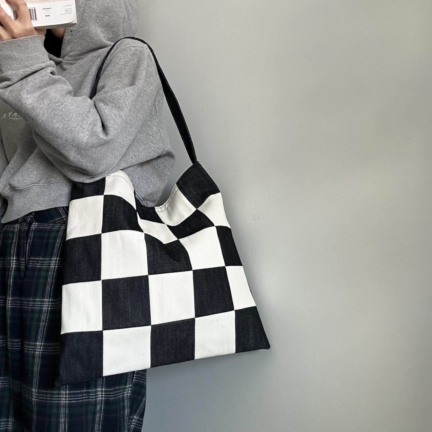 BLACK AND CREAM TOTE BAG