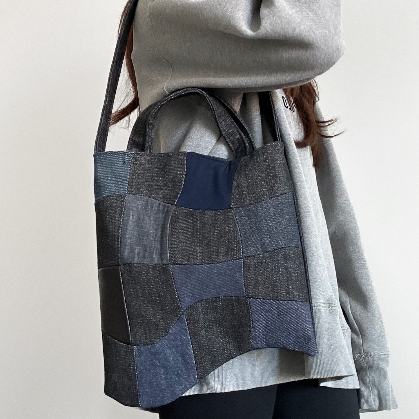 WIGGLE SHOULDER BAG