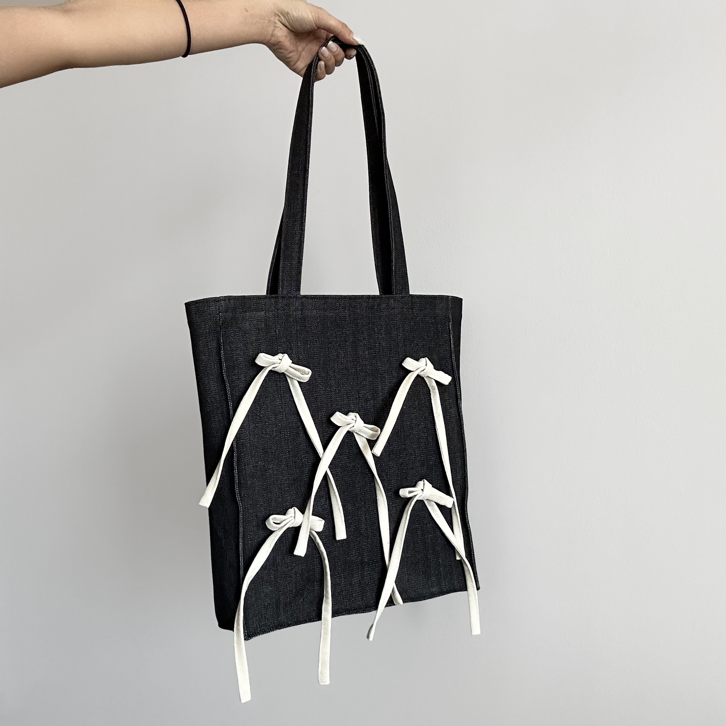 TOTE WITH CREAM BOWS